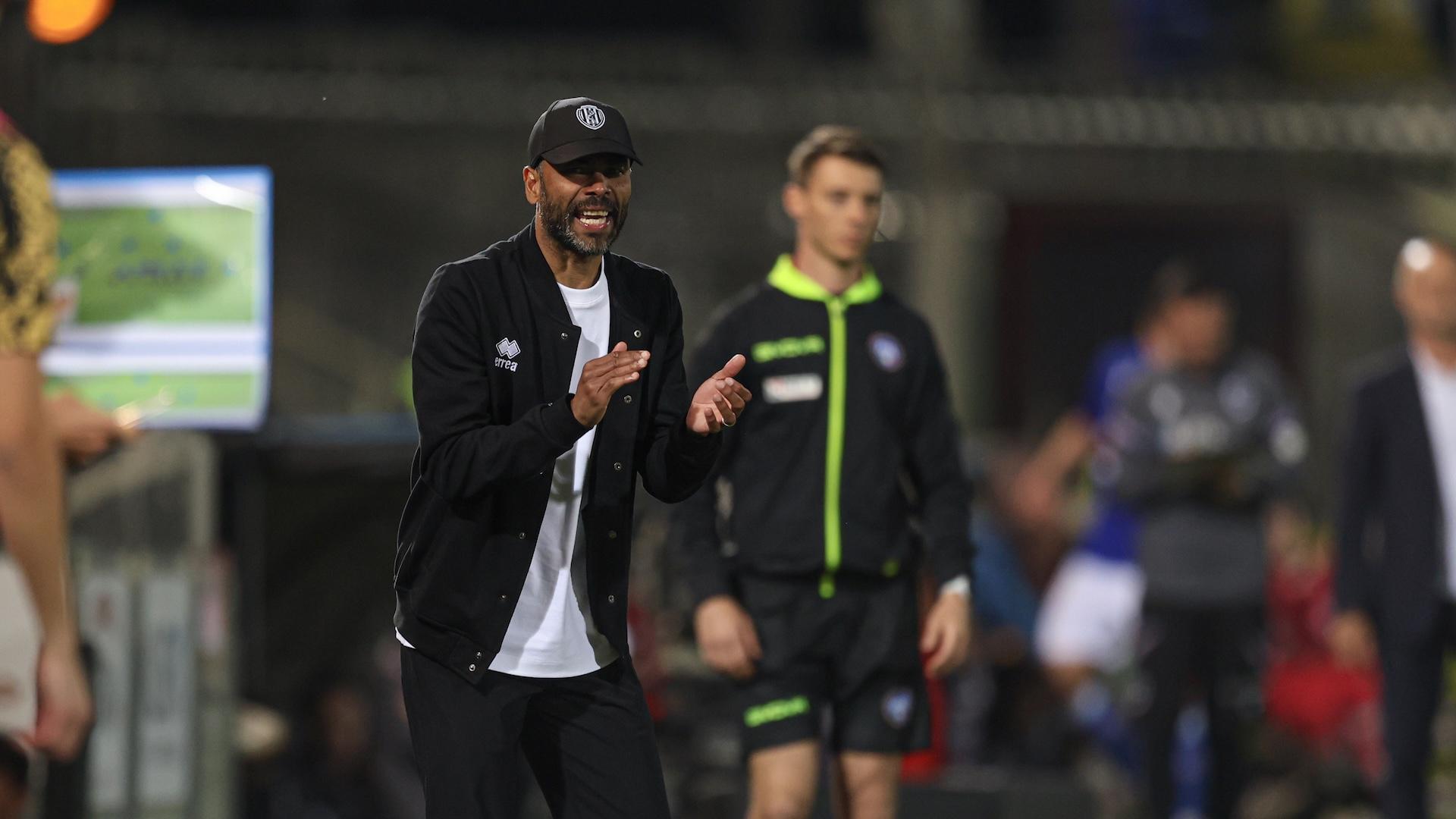 Ashley Cole a bordocampo durante Cesena Sampdoria