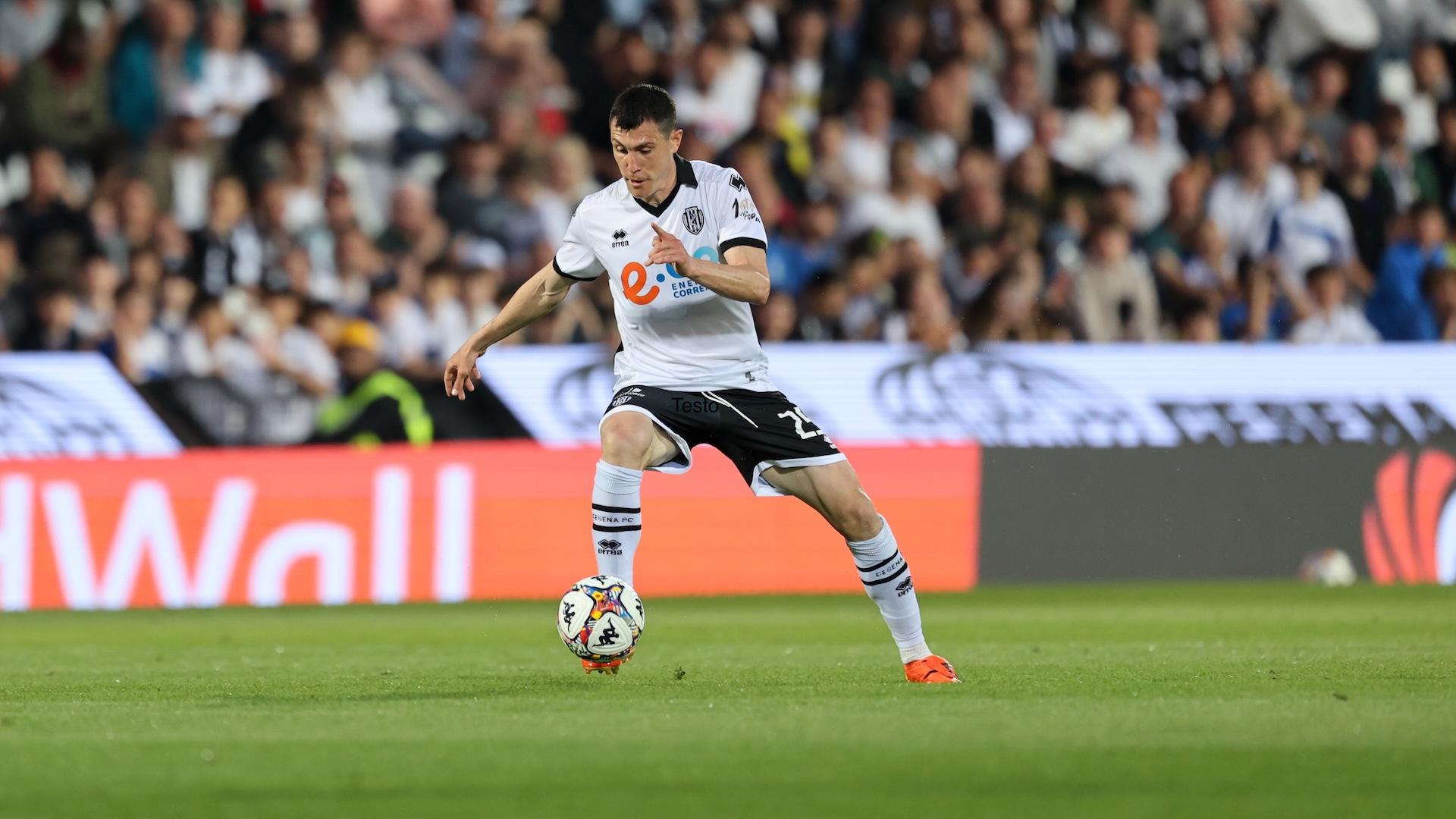 Dimitri Bisoli in azione durante Cesena Sampdoria